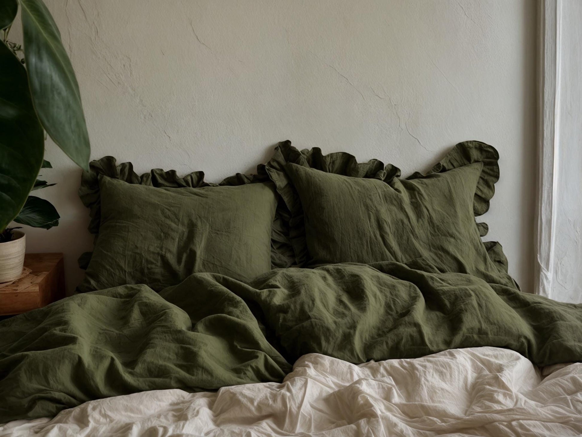 Khaki linen triple ruffled duvet cover 1 duvet cover Softened linen comforter cover Coconut buttons Hidden closure Zipper