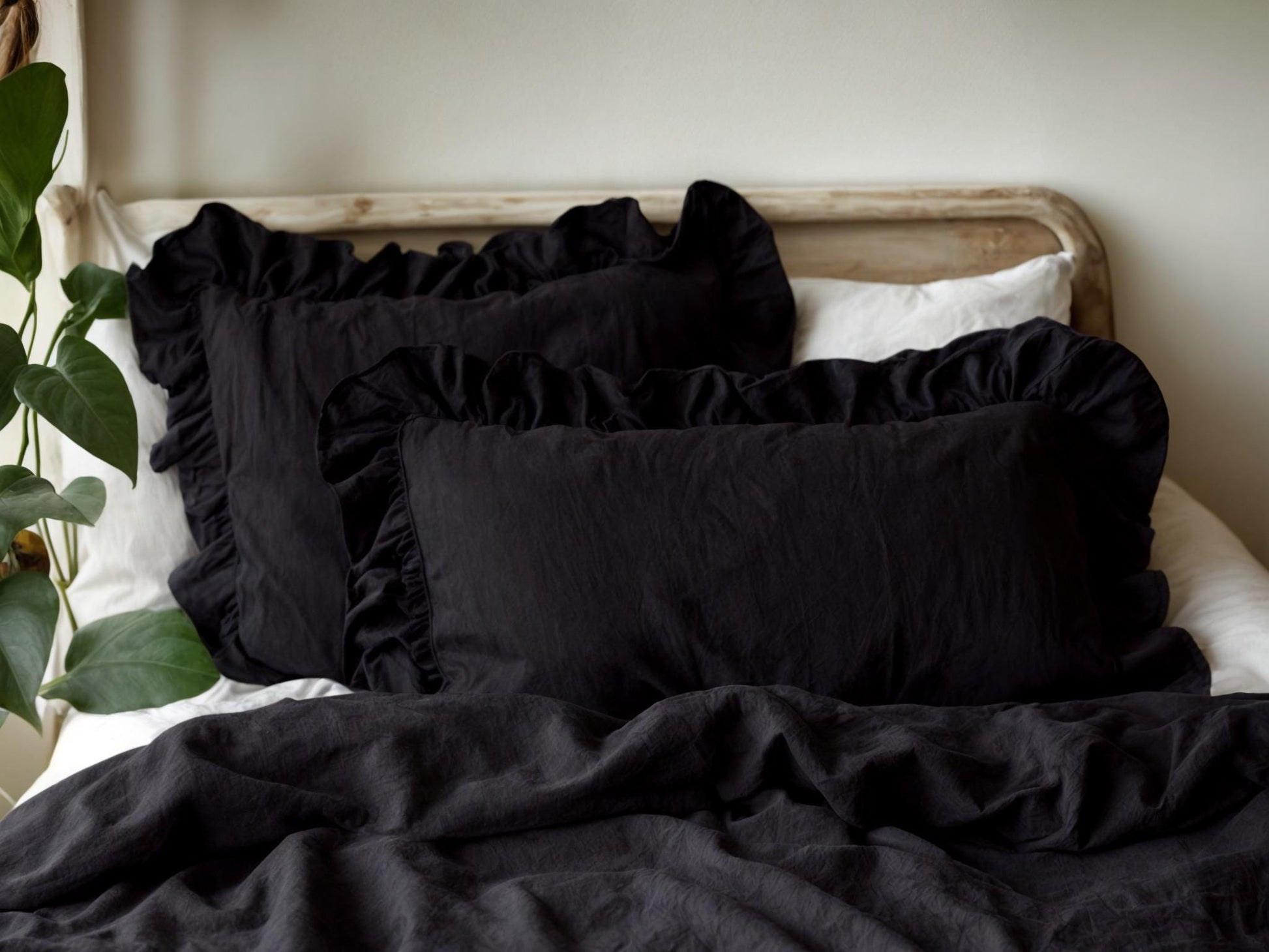 Black linen double ruffled duvet cover 1 duvet cover Softened linen cover with two ruffles Ruffled linen duvet cover