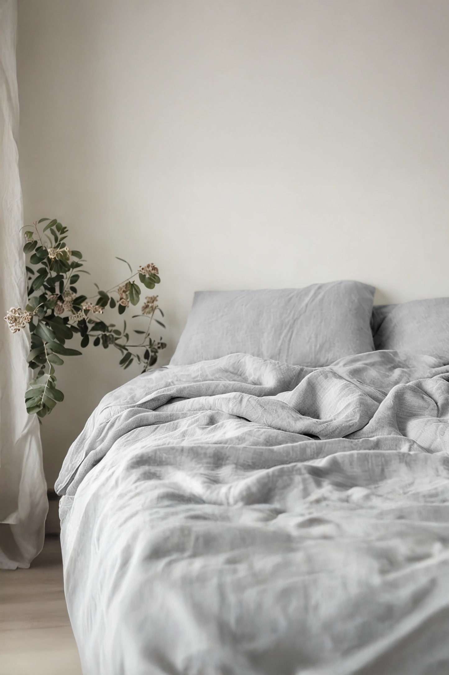 Light gray linen sheet set